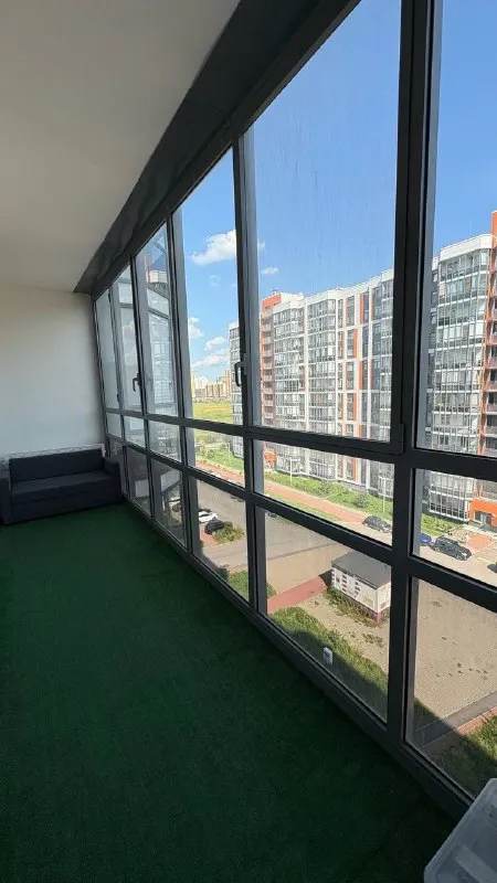 🌿сдается светлая и просторная квартира недалеко от метро девяткино! Квартира расположена в 20 минутах ходьбы от станции метро. ✅ прекрасная квартира идеально подойдет для тех, кто ценит пространство и свободу передвижения. 🔸🏡 удобства и преимущества квартиры: - общая площадь: 40 м²; -просторное джакузи и тропический душ; - большой и стильный балкон размером 8 м²: панорамные окна, на полу аккуратно уложен зелёный газон — идеальная площадка для вечернего отдыха; - большая, хорошо освещённая и удобная кухня; - просторная и функциональная комната: свободная зона позволит обустроить интерьер согласно вашим предпочтениям и стилю жизни. Цена аренды: 34 000 руб. /месяц + оплата коммунальных услуг + залог ( возможно разделение залога на части). Квартира сдается на срок от 4 месяцев. Квартира находится по адресу: воронцовский бульвар д 11 🌟🤗 свяжитесь со мной по указанному номеру телефона для получения дополнительной информации 8 ( 981)834 45 50 ольга или https://vk. Ru/id9759871 - фотография - 7